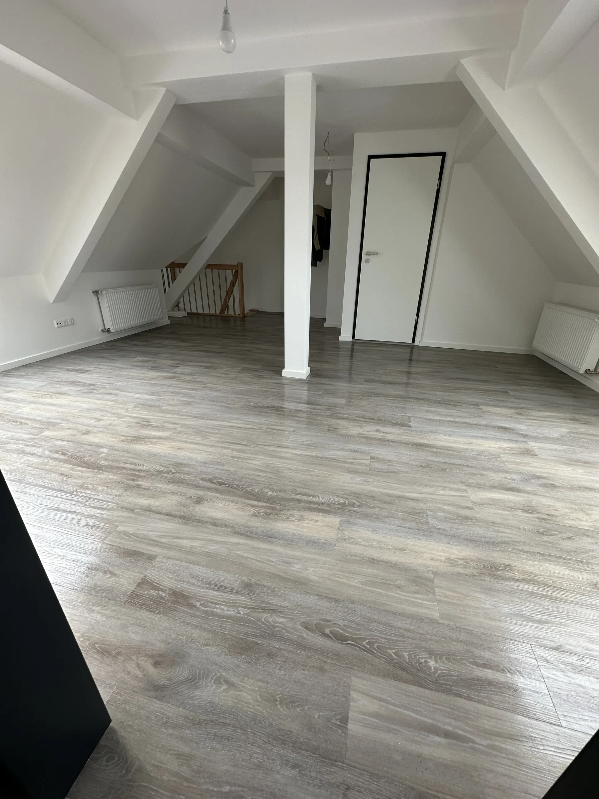 Professionelle Baureinigung auf einer Baustelle